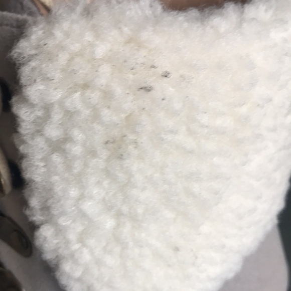 NWOT VICI light gray faux suede cream sherpa lug sole lace up ankle booties Sz 6 - Picture 3 of 13